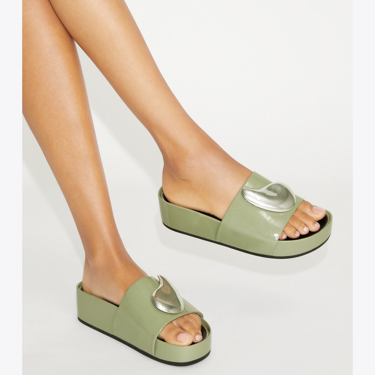 ★Tory Burch★センス抜群★Patos Platform Slide★サンダル 最新作期間限定セールトリーバーチ PATOS SLIDEスライドサンダル