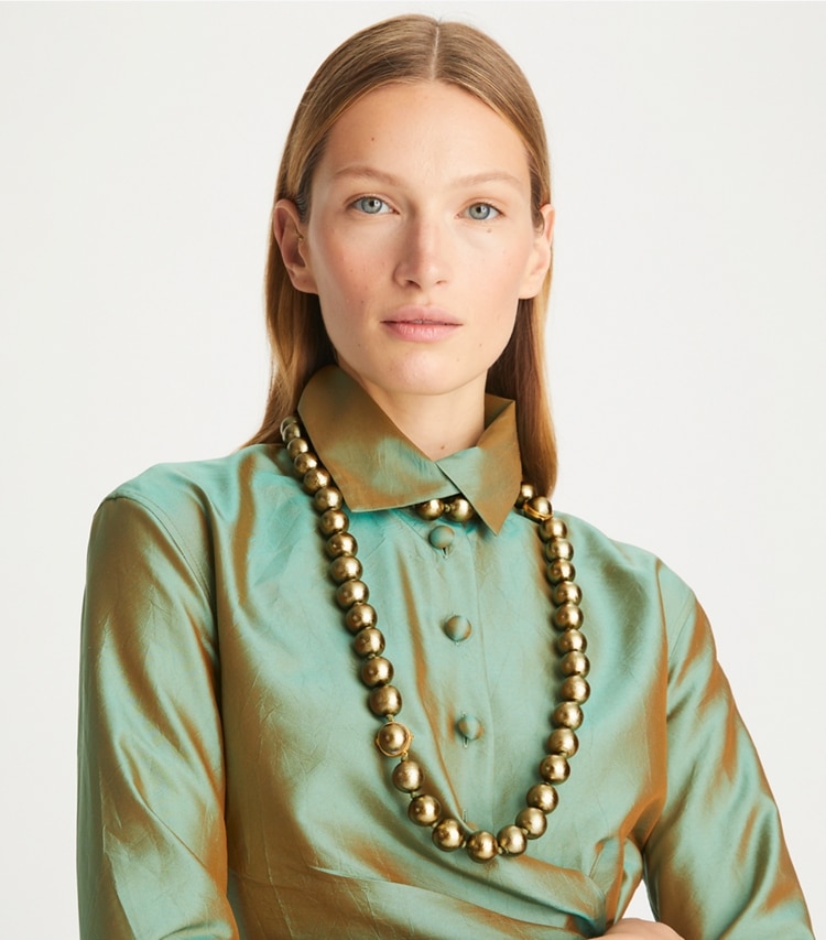 Tory Burch designer necklaces Pearl Convertible Necklace in Green/Gold accessory on model