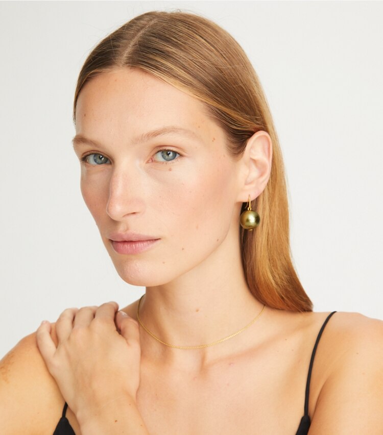 Tory Burch designer earrings Pearl Drop Earring in Green/Gold accessory on model