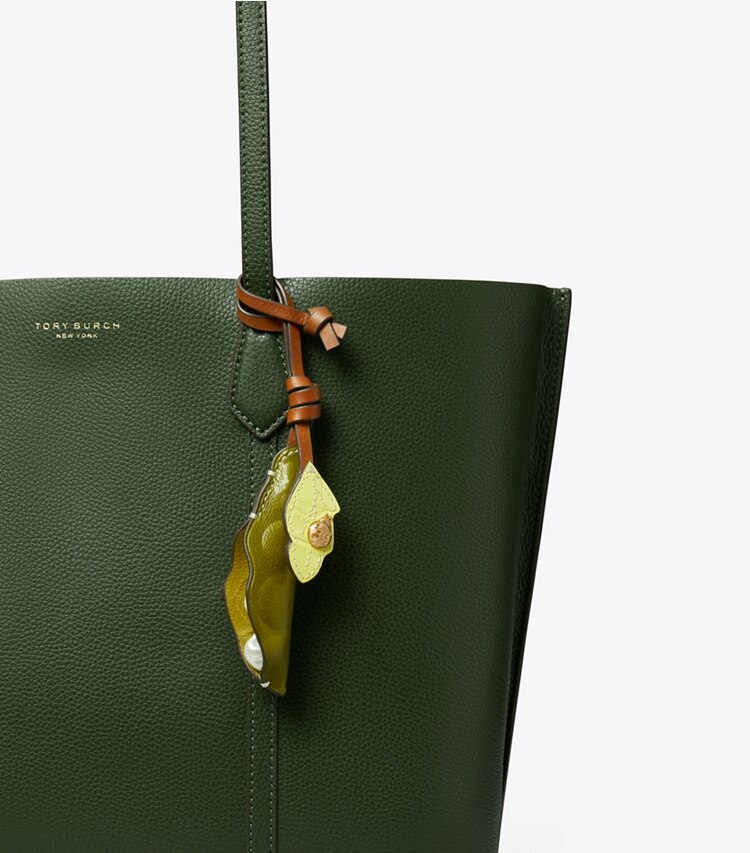 Tory Burch designer バッグチャーム＆キーリング パール イン ザ ポッド キーホルダー in Dark Matcha ディテール