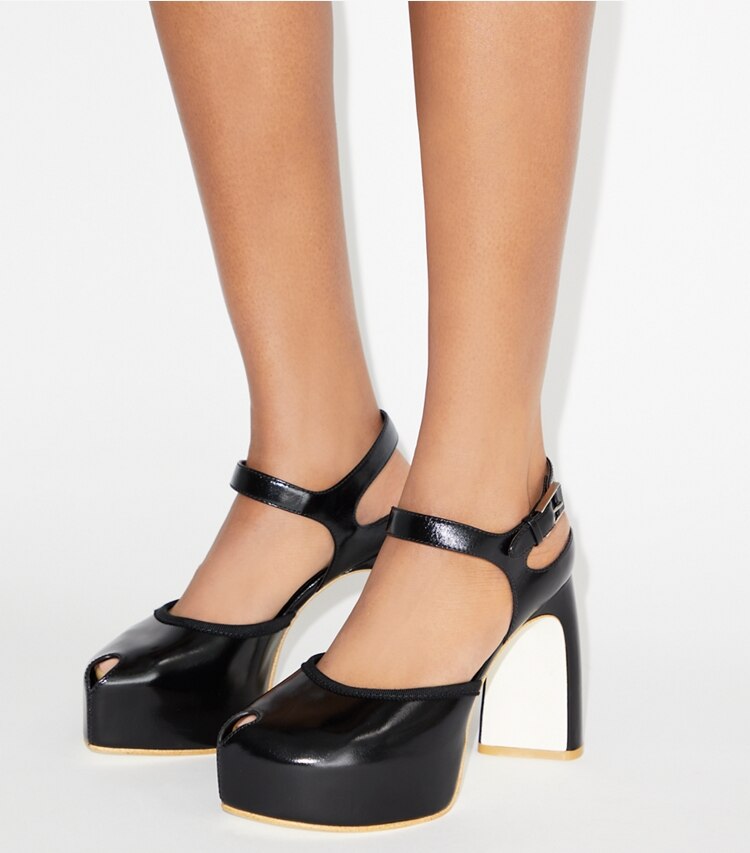 Tory Burch designer heels Peeptoe-Sandale mit Plateausohle in PERFECT BLACK accessory on model