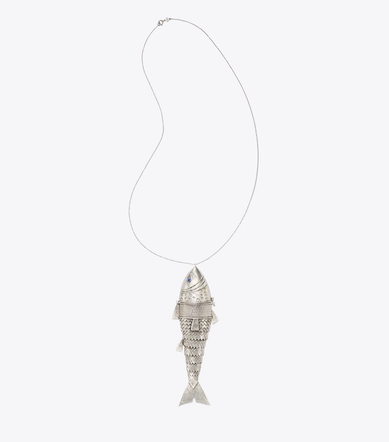 Tory Burch designer collane Pendente a forma di pesce articolato Runway in Antique Silver front