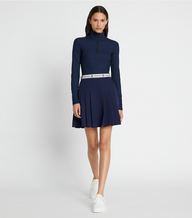 Tory Sport designer ボトムス ロゴテープ ナイロン ゴルフスカート in Tory Navy モデル前面
