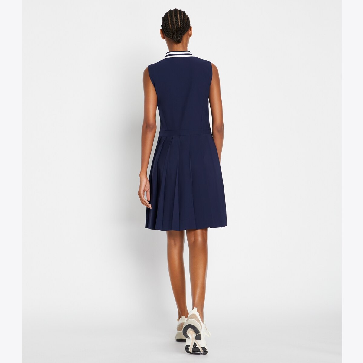 performance-pleated-collar-