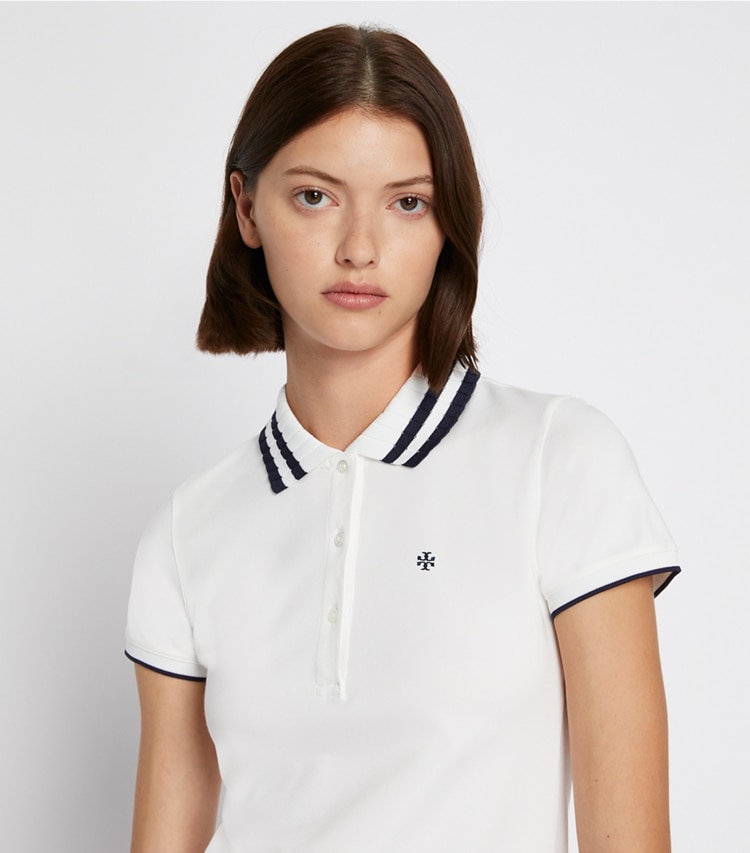 Tory Sport designer oberteile Performance-Poloshirt aus Piqué mit Plisseekragen in Snow White/Tory Navy on model detail