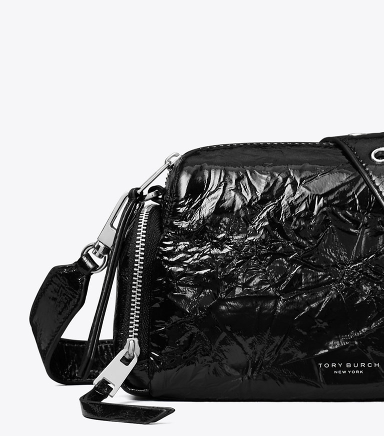 Tory Burch designer クロスボディバッグ ペリー パテント ボイジャー クロスボディバッグ in Black ディテール