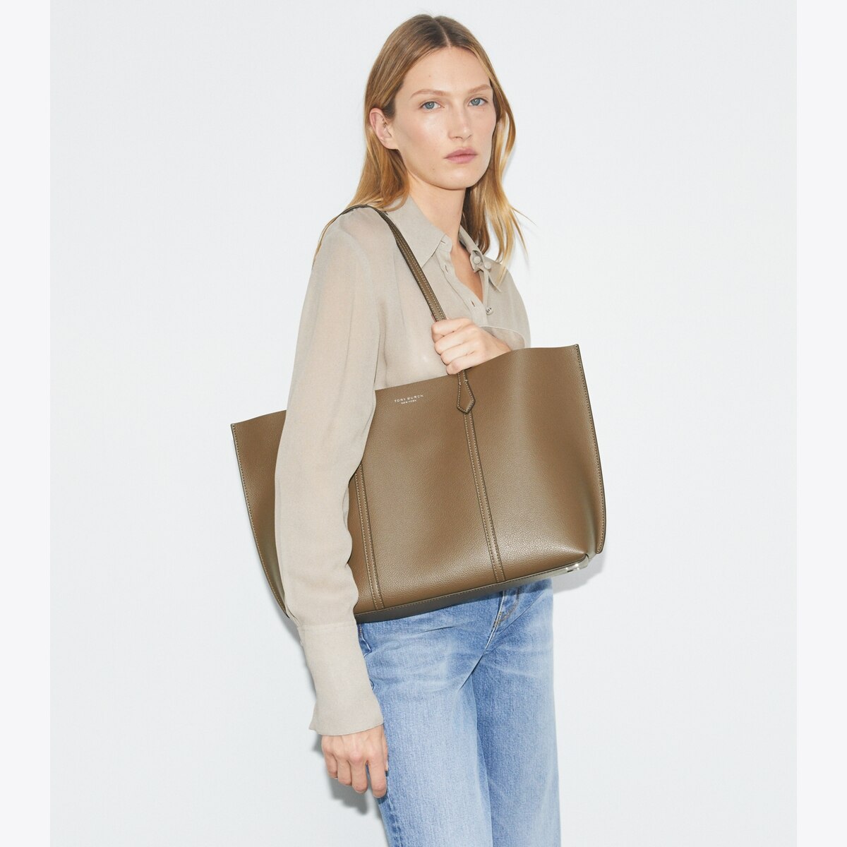 TORY BURCH｜Perry 上質 ぺブル加工 レザー トートバッグ SMALL PERRY LEATHER TOTE BAG for Women - Tory Burch sale | Biffi