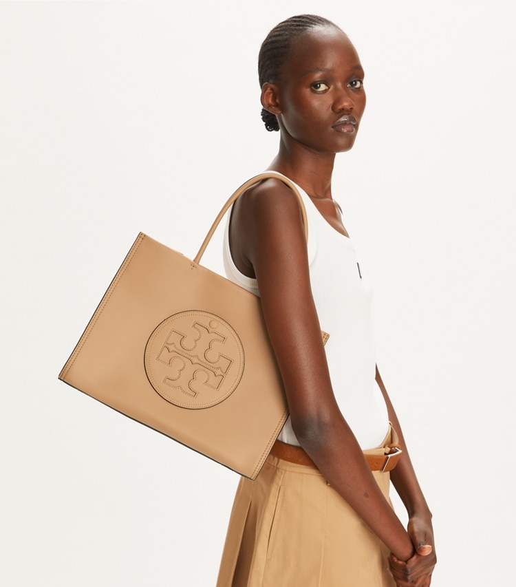 Tory Burch designer cabas Petit cabas Ella Bio in Light Sand accessory on model