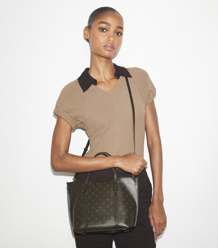 Tory Burch designer cabas Petit cabas Perry en toile enduite in French Press accessory on model