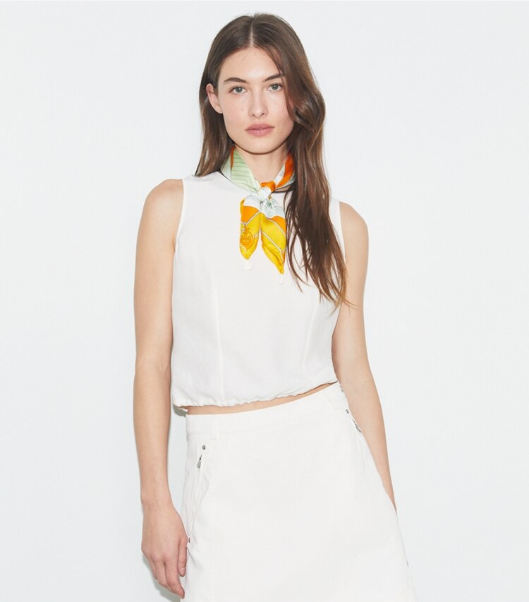 Tory Burch designer écharpes Petit foulard à motif voilier et spirale in Orange accessory on model