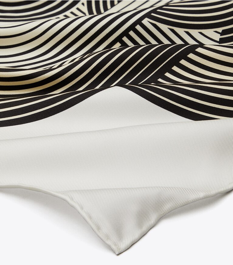 Tory Burch designer écharpes Petit foulard Infinite T dans Infinite T Neckerchief Neutral détails