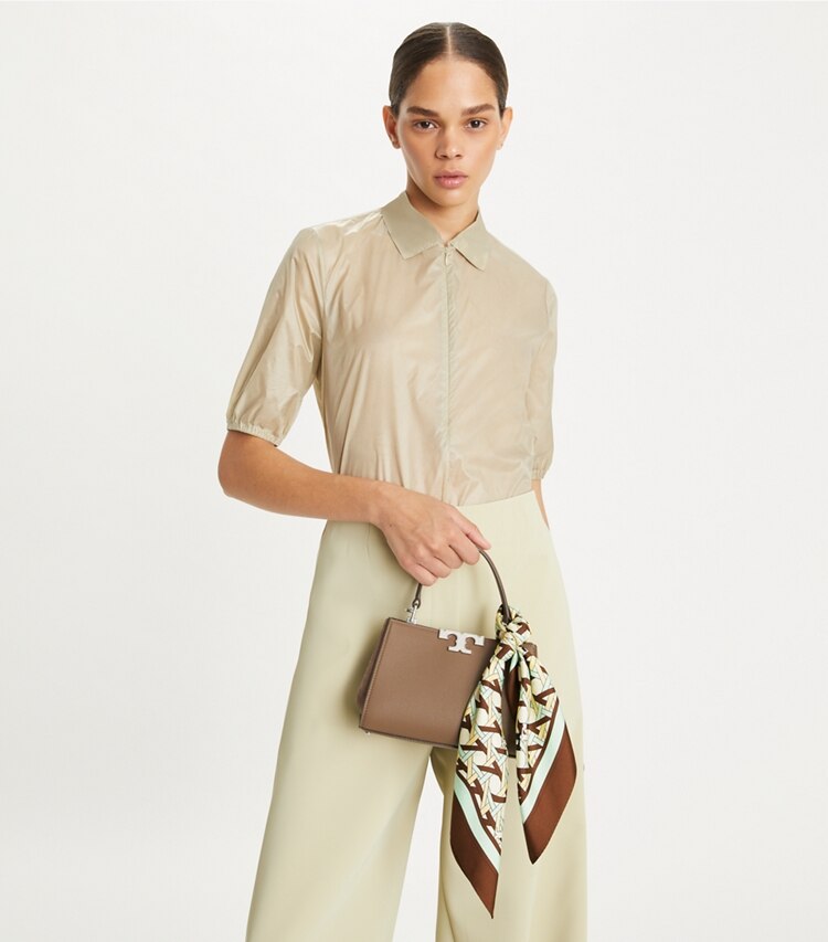 Tory Burch designer écharpes Petit foulard tissé panier dans Basketweave Brown accessoire sur le modèle
