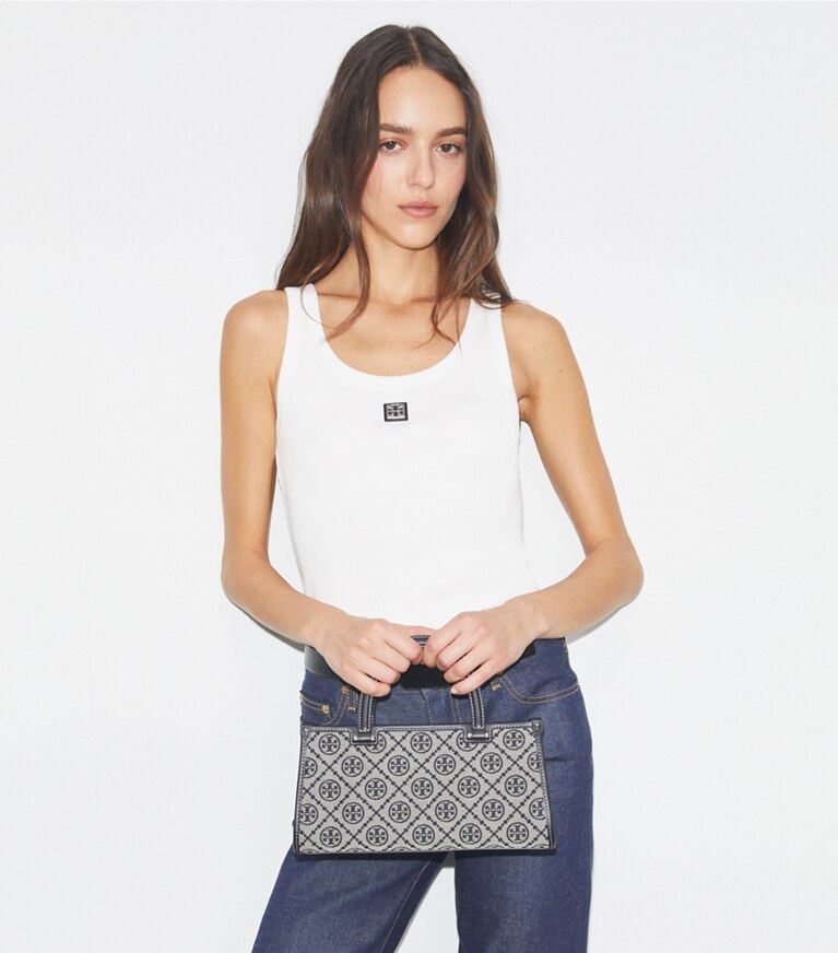 Tory Burch designer sac à main Petit fourre-tout East-West à T monogram dans Tory Navy accessoire sur le modèle