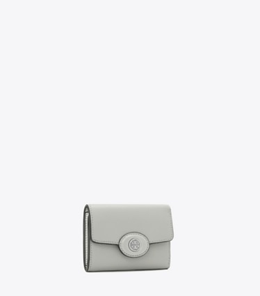 Tory Burch designer portefeuilles Petit portefeuille Robinson grainé dans Light Granite angle