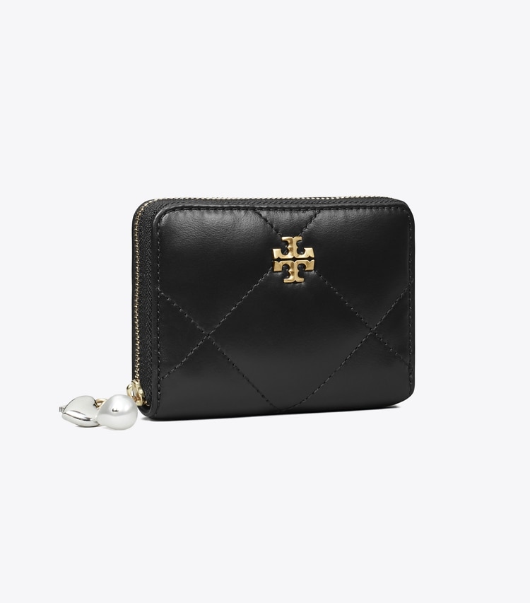 Tory Burch designer portefeuilles Petit portefeuille zippé Kira à matelassage losange et charms in Black angle