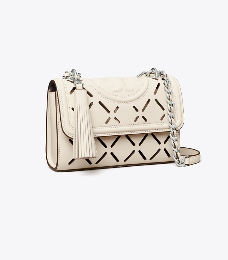 Tory Burch designer sacs porté épaule Petit sac à bandoulière convertible Fleming à motif losanges perforé dans NEW IVORY / DARK LOTUS angle