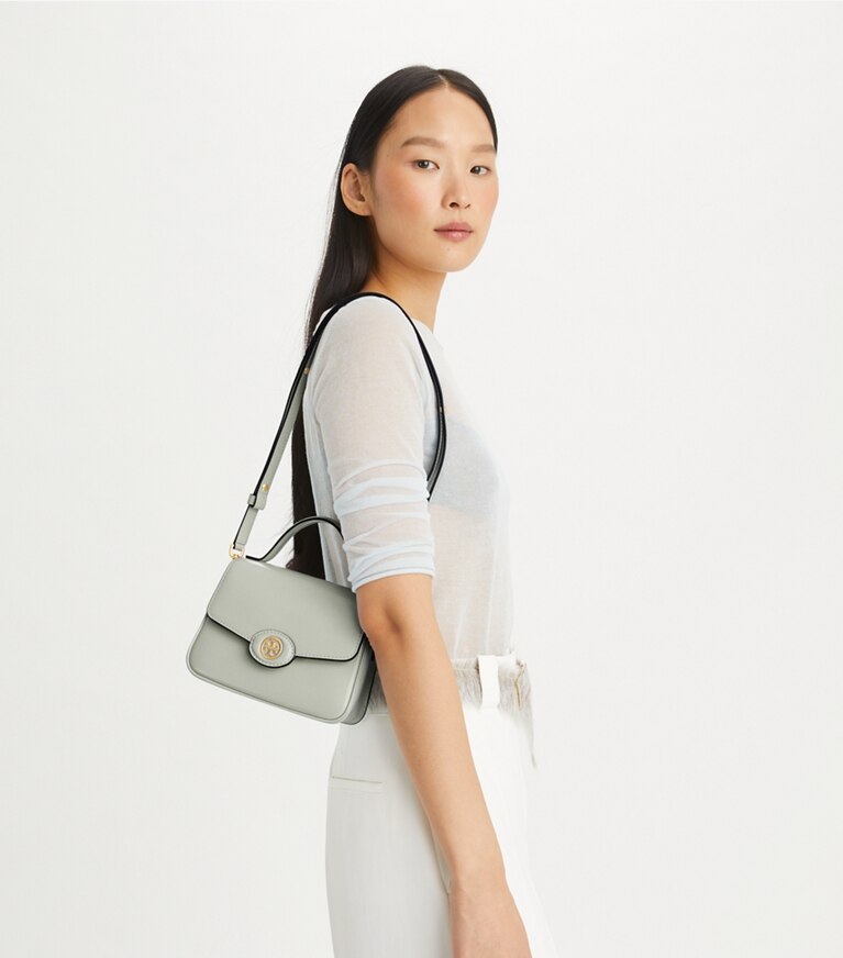 Tory Burch designer sacs à bandoulière Petit sac à poignée Robinson Spazzolato dans Light Granite accessoire sur le modèle