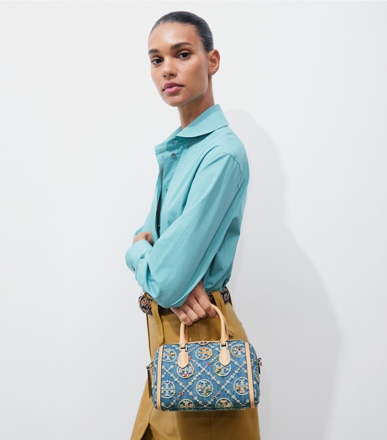 Tory Burch designer sacs à bandoulière Petit sac baril orné en denim T Monogram dans Deep Royal supplémentaire sur le modèle