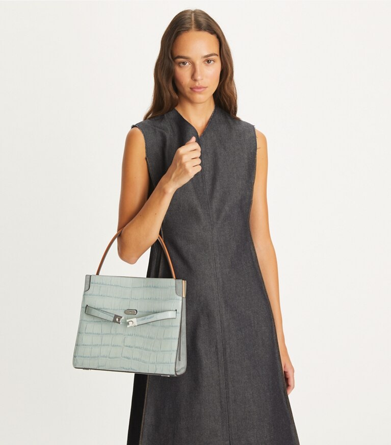 Tory Burch designer sac à main Petit sac double Lee Radziwill embossé motif croco dans Blue Celadon accessoire sur le modèle