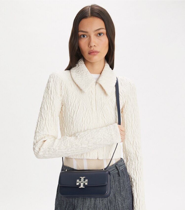 Tory Burch designer sacs porté épaule Petit sac East-West Eleanor in New Navy additional on model