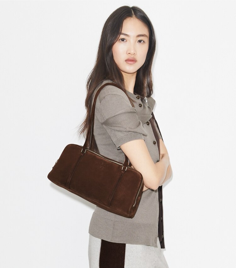 Tory Burch designer sacs porté épaule Petit sac en suède Marshmallow dans Dark Cocoa accessoire sur le modèle