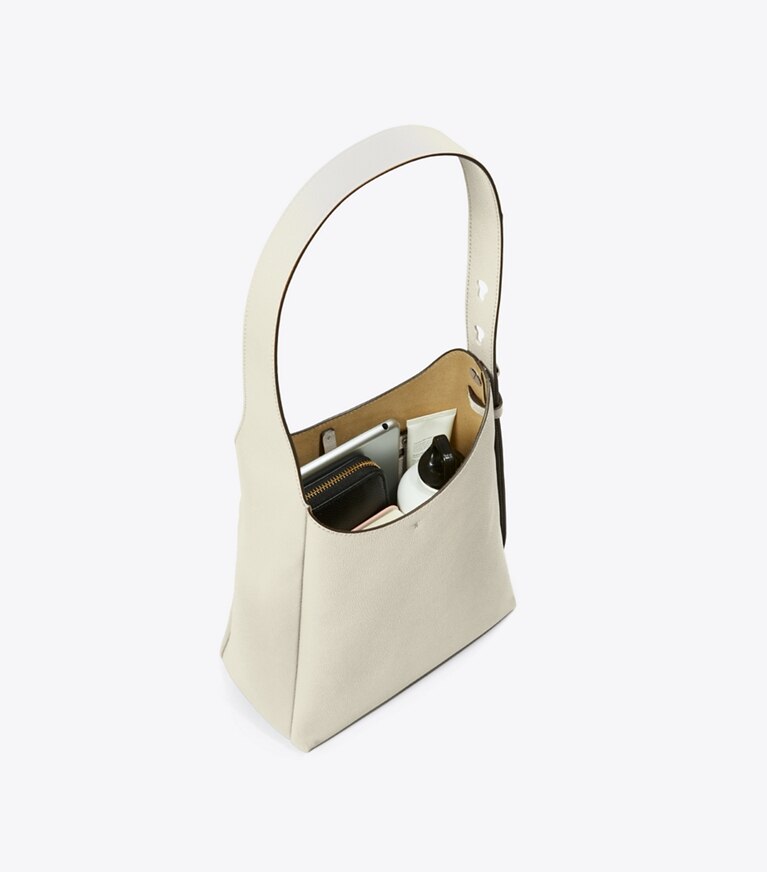 Tory Burch designer sacs hobo Petit sac Hobo Romy in Light Cream angle