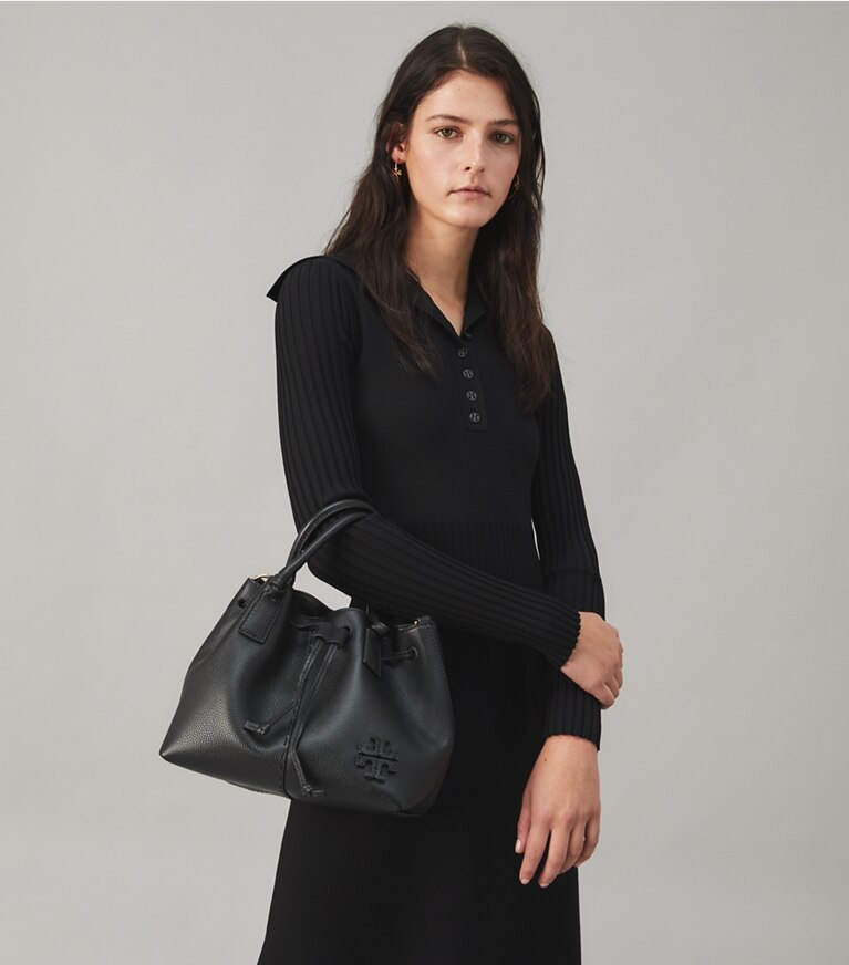 Tory Burch designer sac à main Petit sac McGraw à cordon de serrage dans Black accessoire sur le modèle