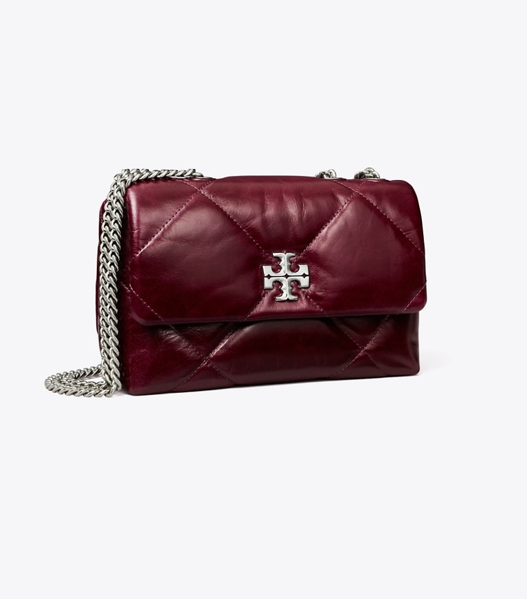 Tory Burch designer sacs porté épaule Petit sac porté épaule aspect usé matelassé à losanges Kira dans Dark Carmine angle