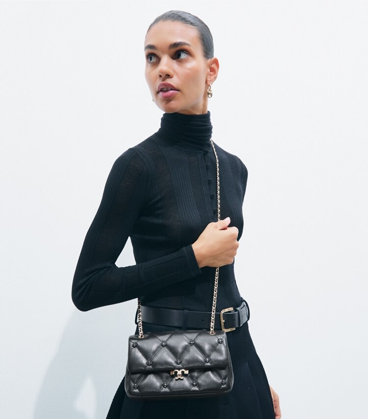 Tory Burch designer sacs porté épaule Petit sac porté épaule Bunny Knot in BLACK/GOLD additional on model