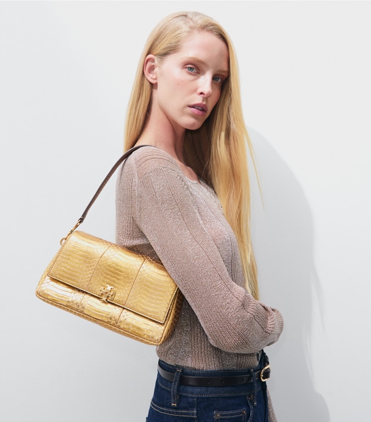 Tory Burch designer sacs porté épaule Petit sac porté épaule Charlie en serpent dans Gold accessoire sur le modèle