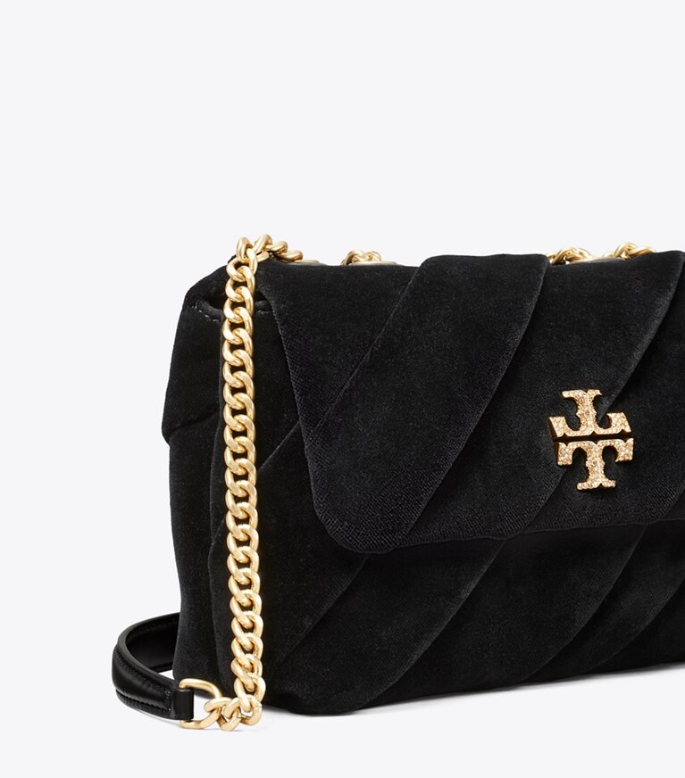 Tory Burch designer sacs porté épaule Petit sac porté épaule convertible Kira en velours drapé in Black angle