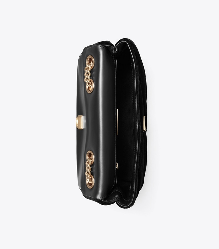 Tory Burch designer sacs porté épaule Petit sac porté épaule convertible Kira en velours drapé in Black angle