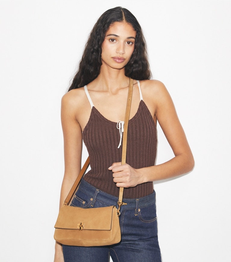 Tory Burch designer sacs porté épaule Petit sac porté épaule en daim Charlie in Toffee additional on model