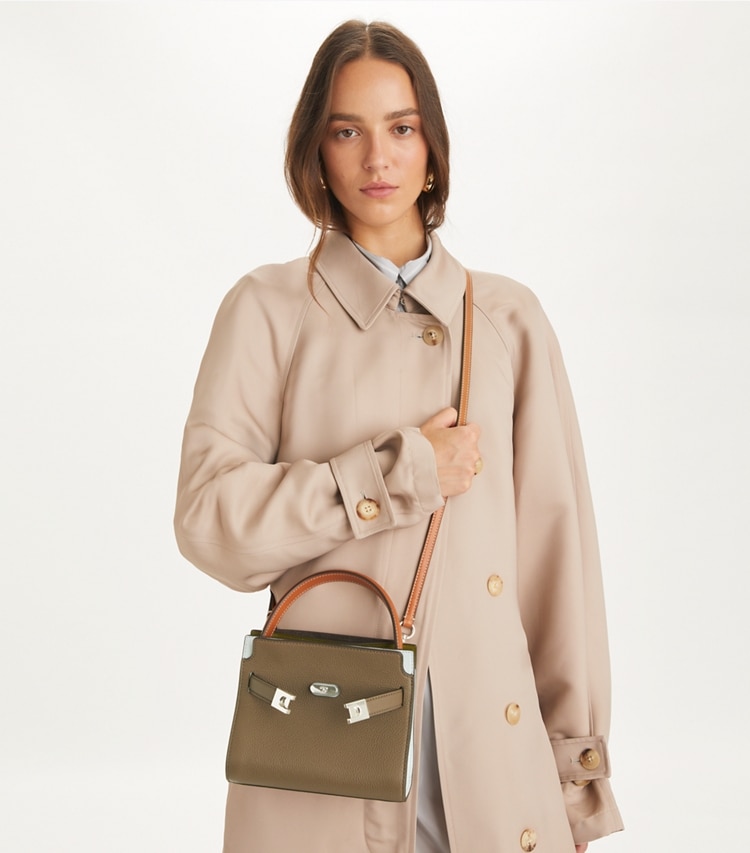 Tory Burch designer クロスボディバッグ リー ラジウィル カラーブロック ペブルド プチダブルバッグ in Wild Mushroom accessory on model