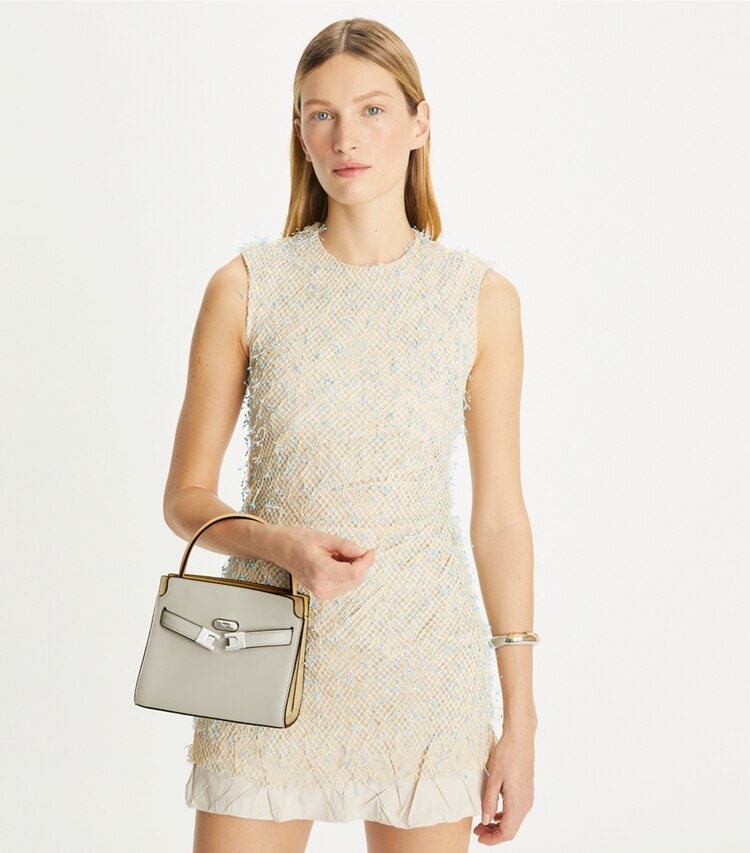 Tory Burch designer クロスボディバッグ リー ラジウィル プチダブルバッグ in Feather Gray accessory on model