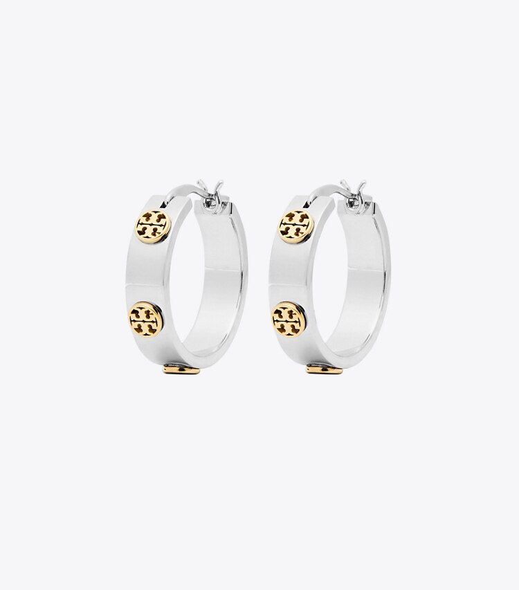 Tory Burch designer boucles d'oreilles Petites créoles Icon dans Tory Silver / Tory Gold de face