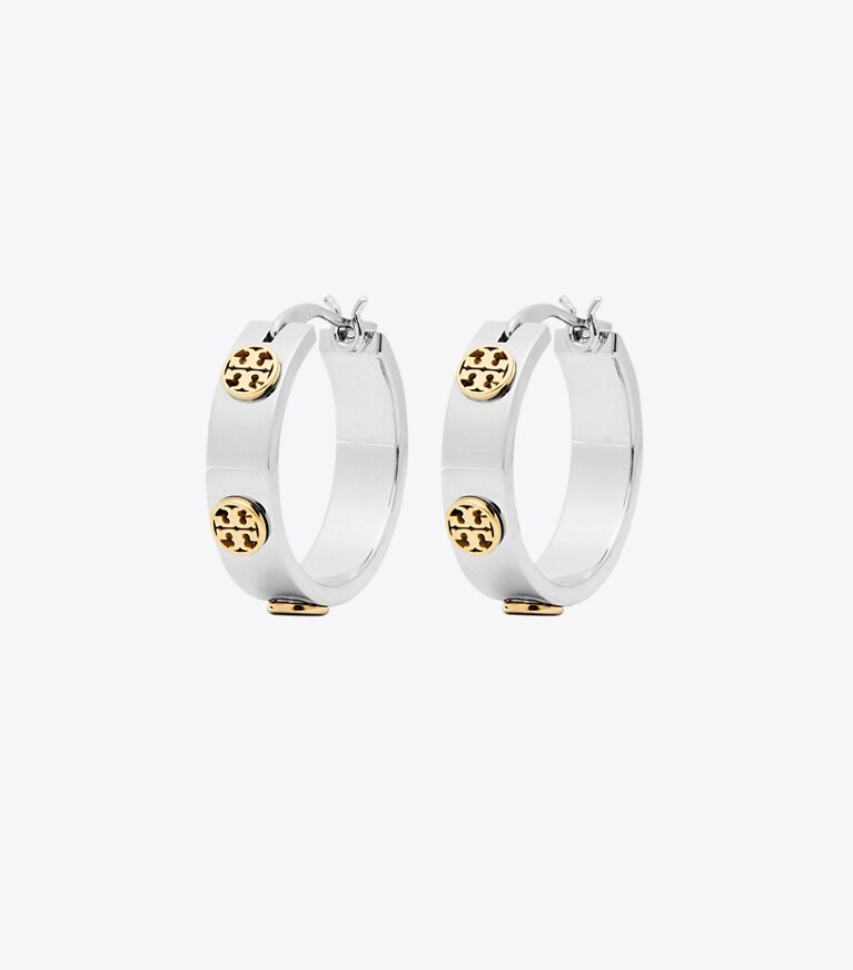 Tory Burch designer boucles d'oreilles Petites créoles Icon dans Tory Silver / Tory Gold de face