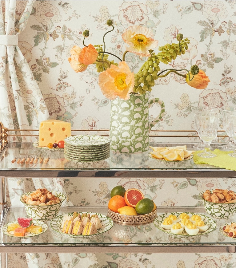 Tory Burch designer vaisselle Pichet collection Spongeware dans Green/Smoke éditorial
