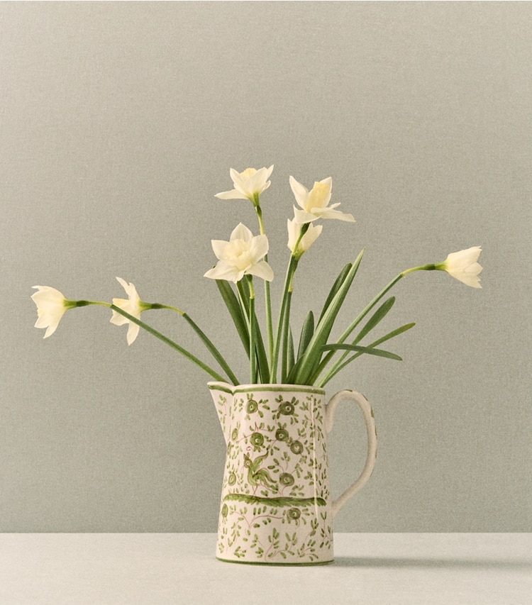 Tory Burch designer vaisselle Pichet Oiseau dans White/Green éditorial