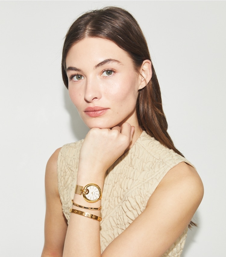 Tory Burch designer ストラップウォッチ ピアス ウォッチ in IVORY/GOLD accessory on model