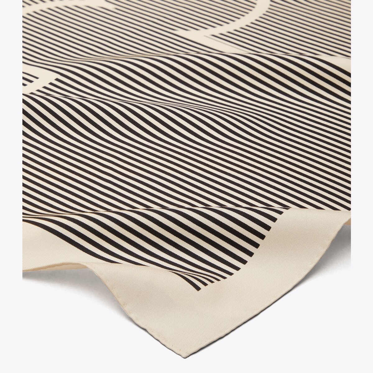 TORY BURCH｜SCARVES (ROPE LOGO SILK SQUARE (157356-650)) Floral Compass Silk Square Scarf : Women's Designer Scarves