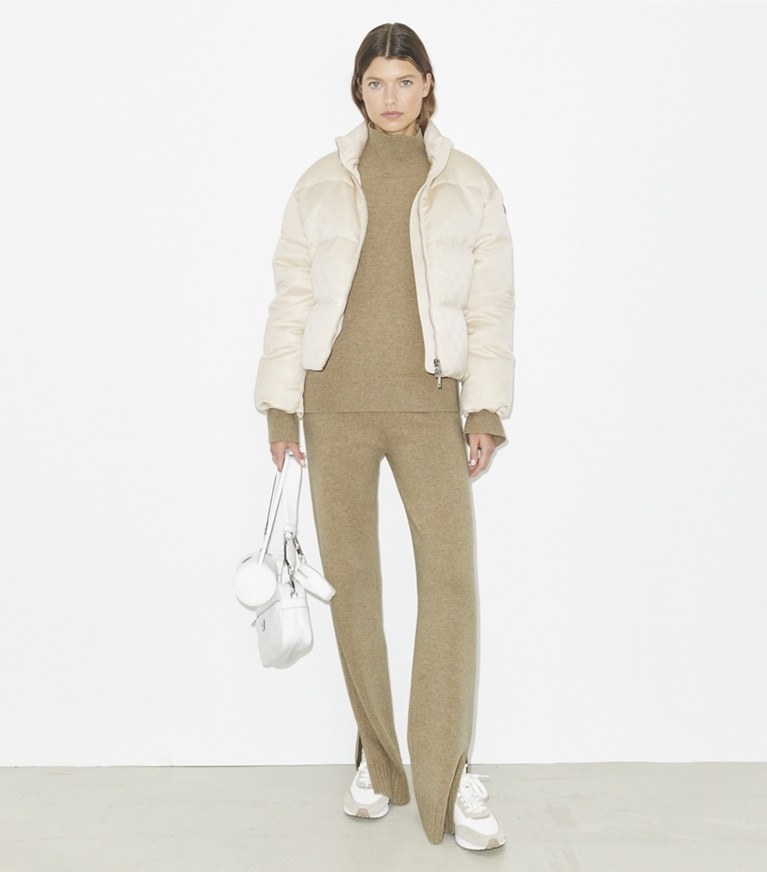 Tory Burch designer cappotti Piumino in raso con monogramma T in Prosecco front