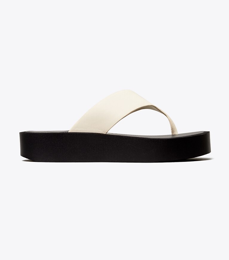 Tory Burch designer sandales Plateforme simple dans New Ivory / PERFECT BLACK de côté