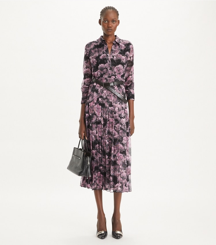 Tory Burch designer kleider Plisseekleid aus bedruckter Seide in Pink Pixel Floral modell von vorn
