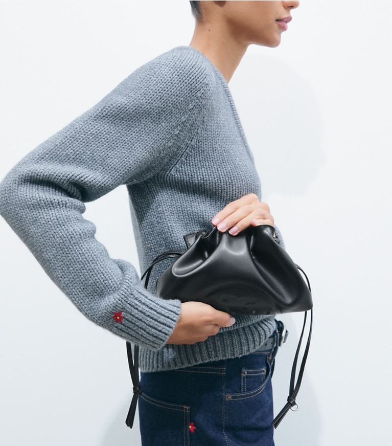 Tory Burch designer sacs à bandoulière Pochette à cordon de serrage recyclée Ella dans BLACK supplémentaire sur le modèle