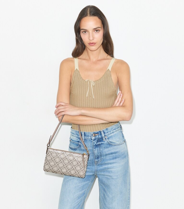 Tory Burch designer sacs porté épaule Pochette en jacquard enduit à monogramme T dans Charcoal accessoire sur le modèle