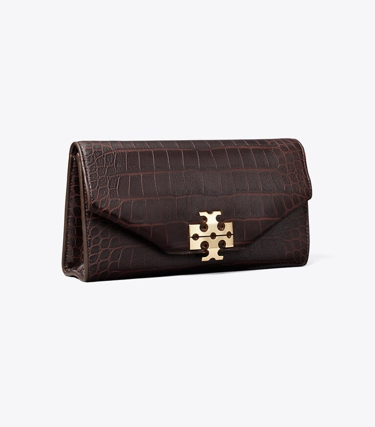 Tory Burch designer pochettes Pochette enveloppe Charlie à effet croco dans Dark Brown angle