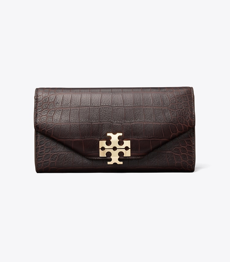 Tory Burch designer pochettes Pochette enveloppe Charlie à effet croco dans Dark Brown de face