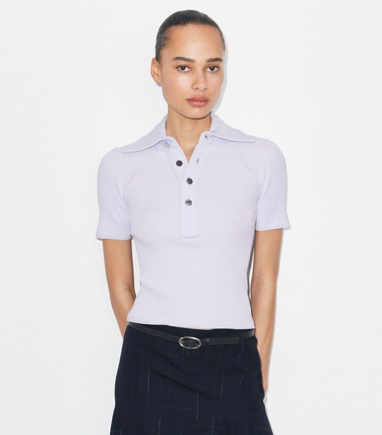 Tory Burch designer maglioni Polo a coste in viscosa in Light Blue on model detail