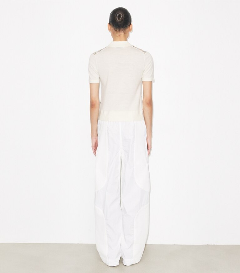 Tory Burch designer maglioni Polo con inserto in seta in New Ivory / Pink Cockatoo on model back